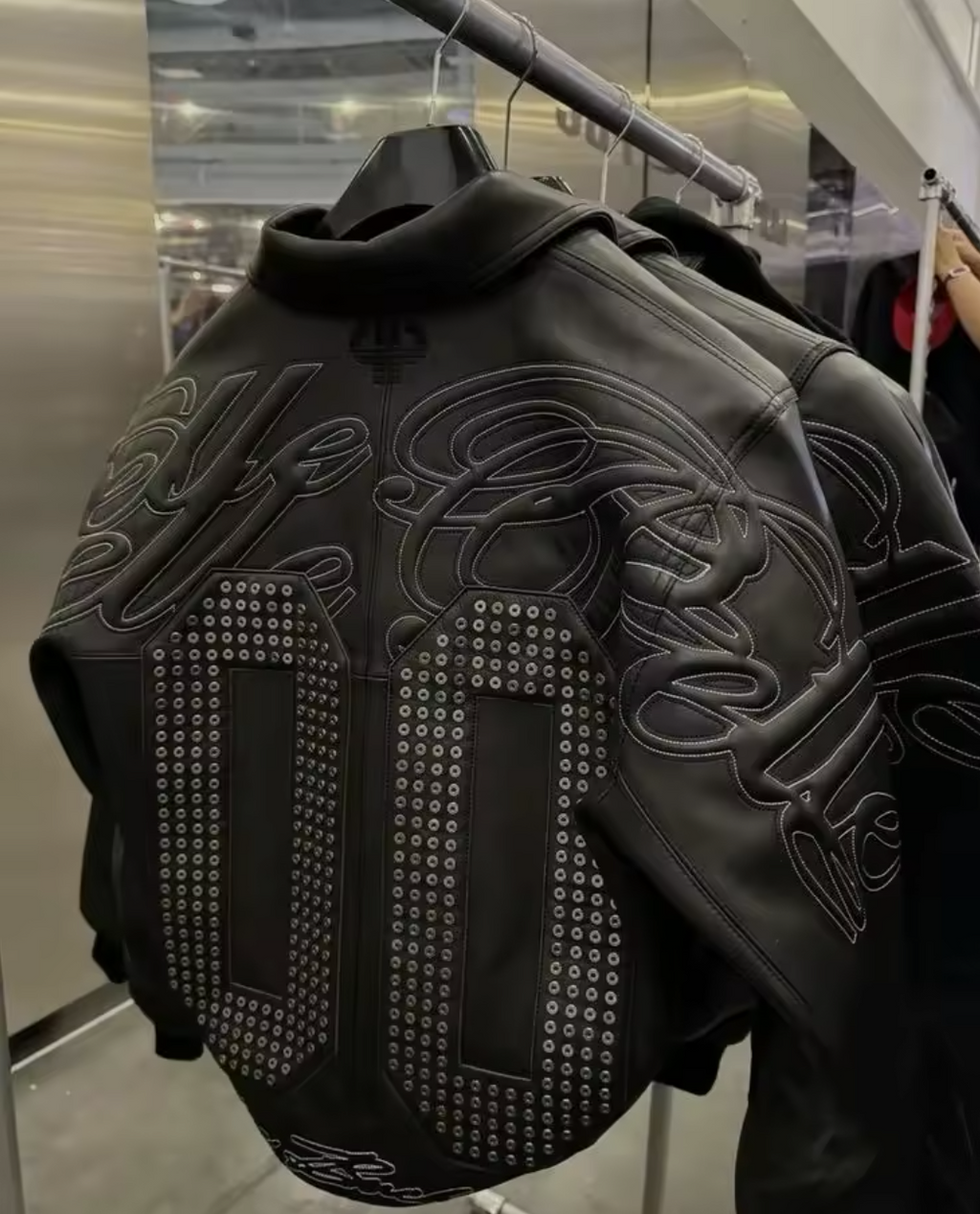 Street Style American Y2K Retro Rivet Leather Jacket Mens Letter Embroidered Hollow Oversized Coat Punk Rock Motorcycle Clothing