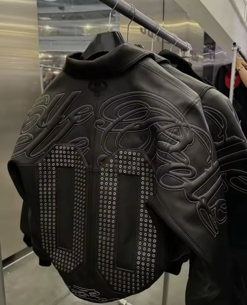 Street Style American Y2K Retro Rivet Leather Jacket Mens Letter Embroidered Hollow Oversized Coat Punk Rock Motorcycle Clothing