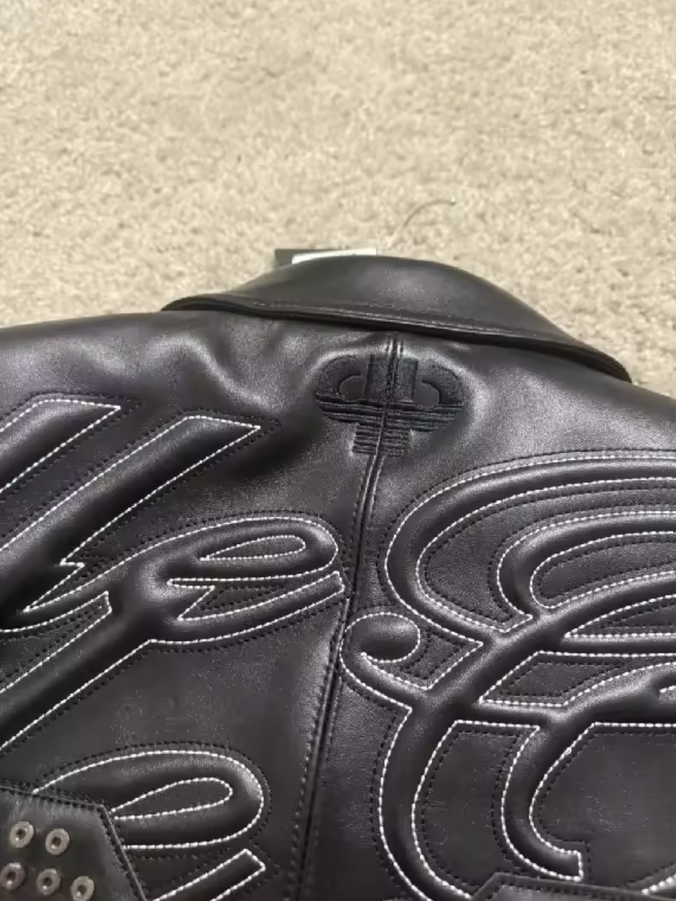 Street Style American Y2K Retro Rivet Leather Jacket Mens Letter Embroidered Hollow Oversized Coat Punk Rock Motorcycle Clothing